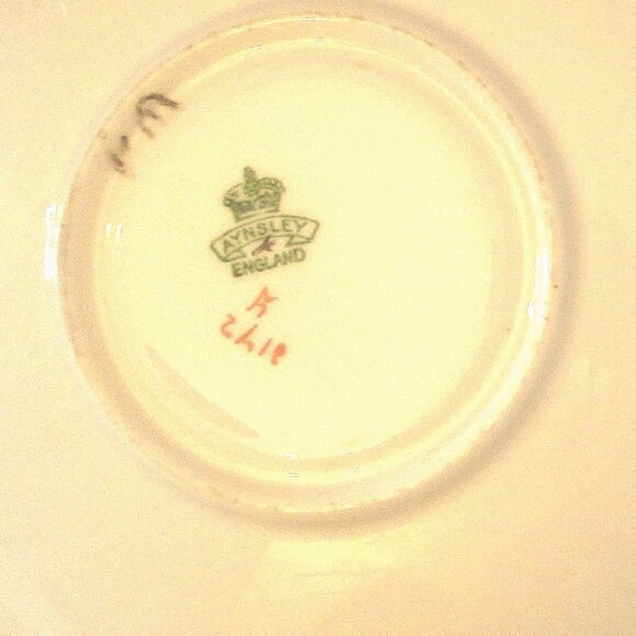 Vtg Aynsley teacup & saucer bone china with a wreath of pink of roses England - Picture 5 of 9